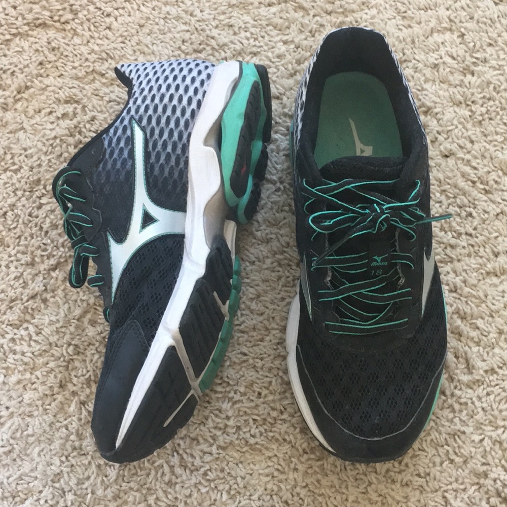 Mizuno Wave Rider 18 Size 9.5
